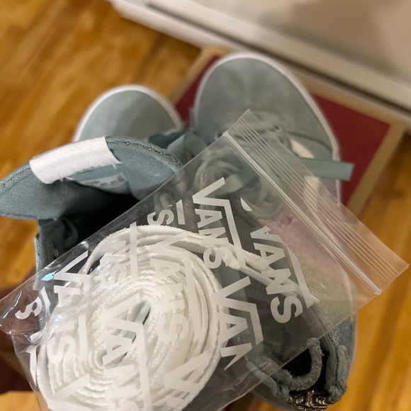 Toddlers BI Surf Vans - Picture 3 of 5